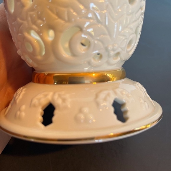 Lenox Illumination Pierced design is of Holly and Berries - Picture 8 of 11